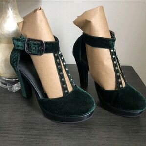 Elegant Green Velvet Women's Heels